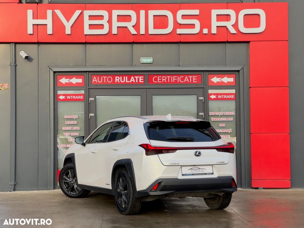 Lexus UX 250h FWD Executive - 6