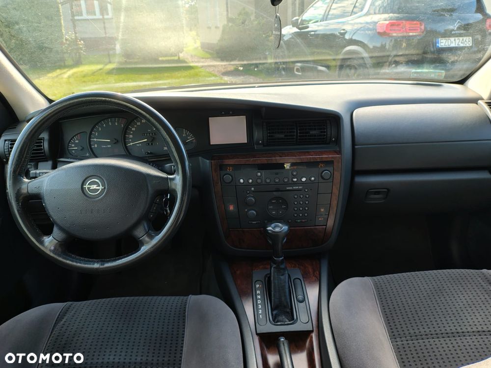 Opel Omega 2.5 Elegance - 5