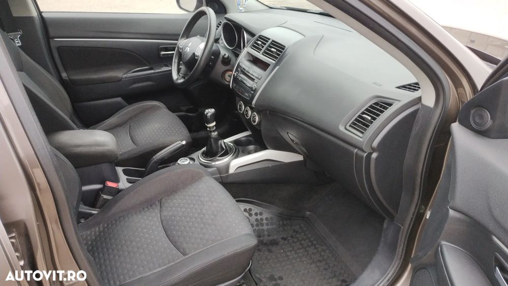 Mitsubishi ASX - 10