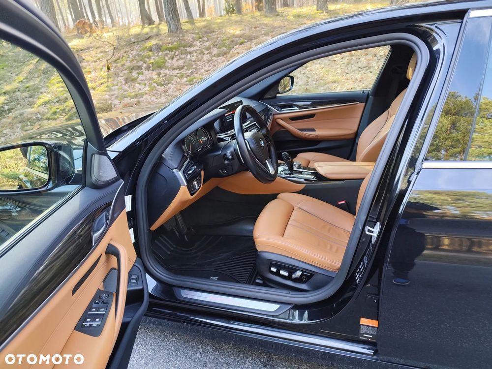 BMW Seria 5 530i xDrive Luxury Line sport - 9