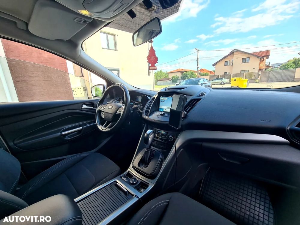 Ford Kuga 1.5 TDCi 2x4 Aut. Titanium - 10