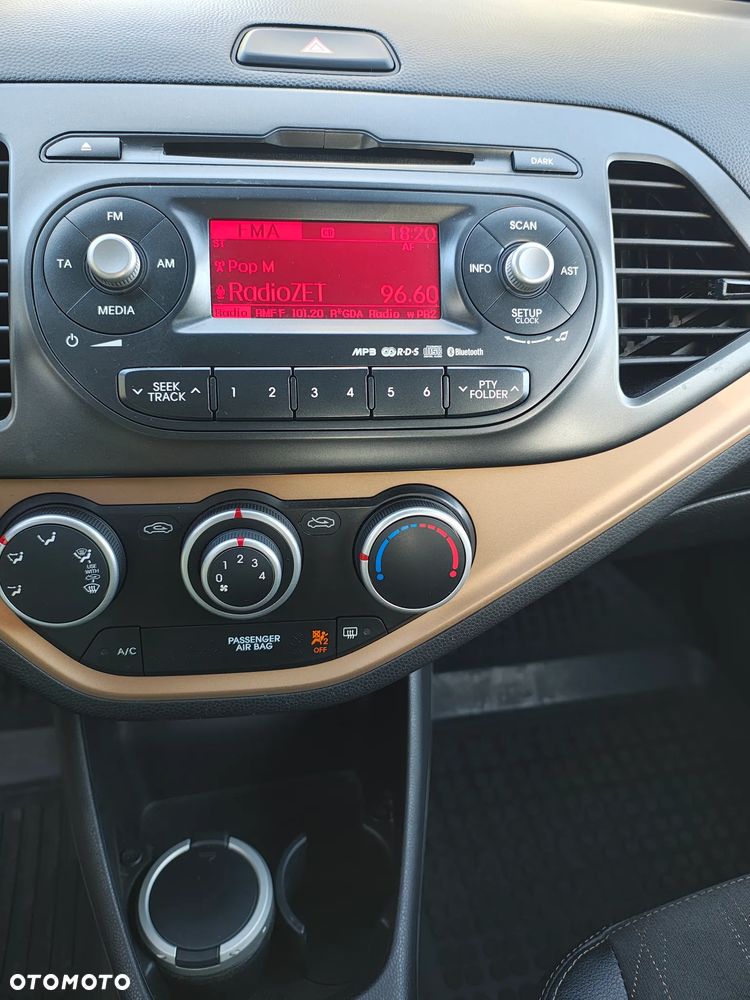 Kia Picanto 1.2 Fifa World Cup Edition - 11