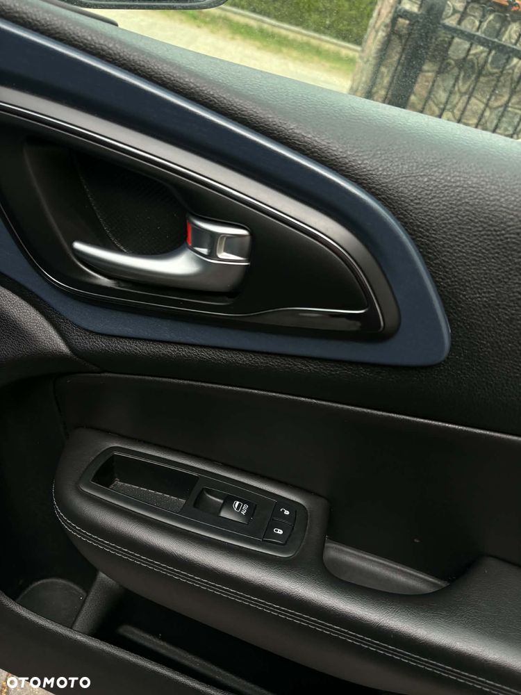 Chrysler 200 - 19