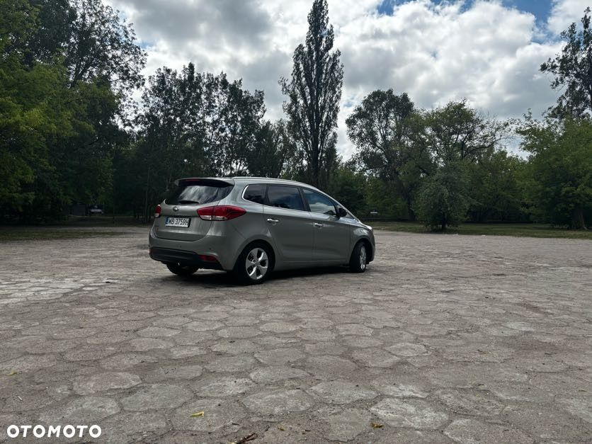 Kia Carens 1.6 GDI L - 12
