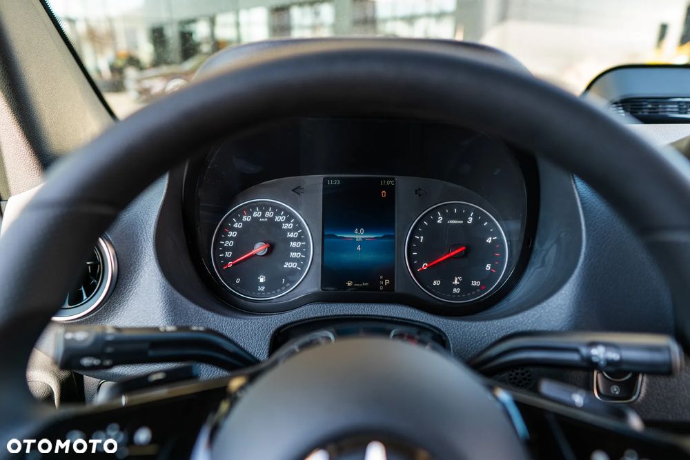 Mercedes-Benz Sprinter - 11