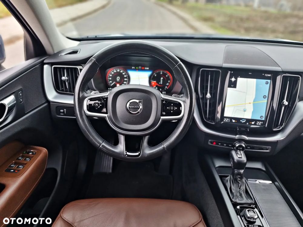 Volvo XC 60 D4 Momentum Pro - 17