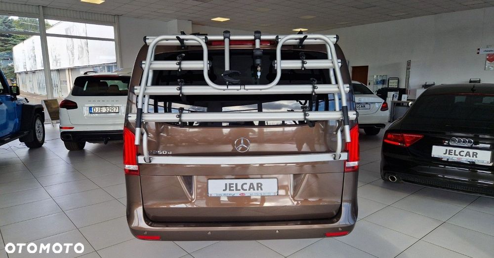 Mercedes-Benz Klasa V - 8