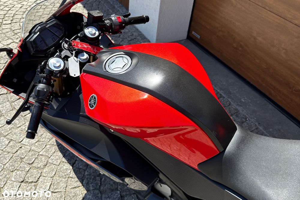 Yamaha YZF - 26
