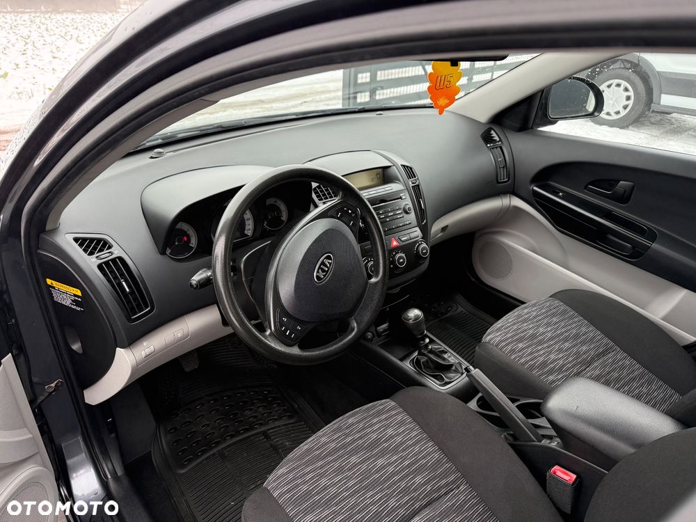 Kia Ceed - 12