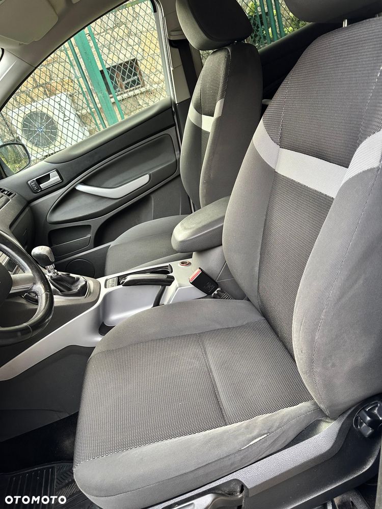 Ford Kuga - 9