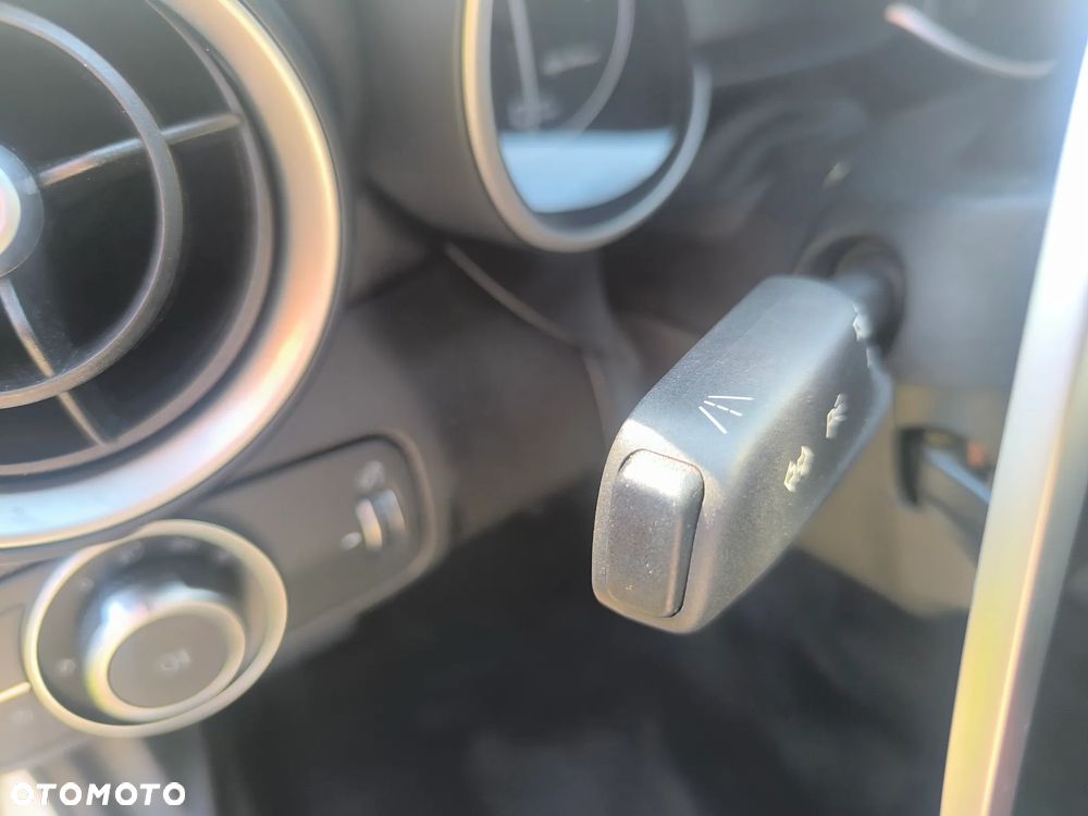 Alfa Romeo Giulia 2.0 Turbo 16V AT8-Q4 Ti - 23