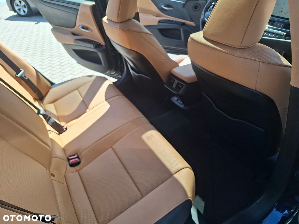 Lexus ES 300h Business Edition - 23