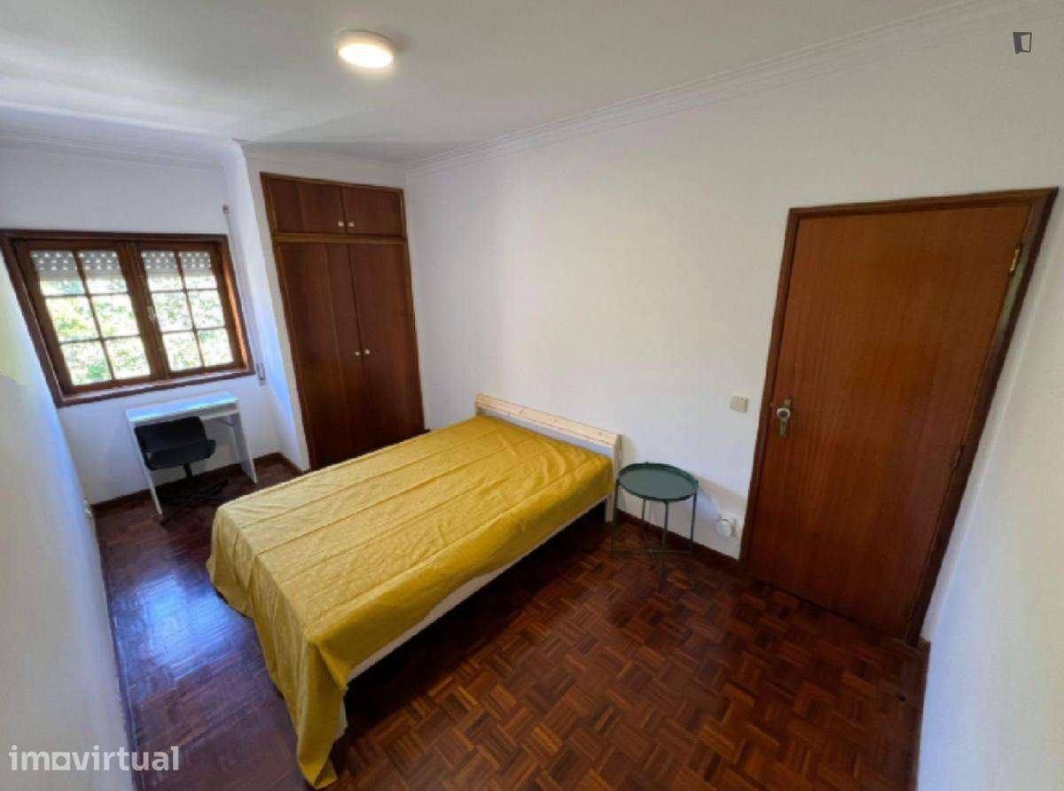 Quarto - localizado em Paranhos Porto - Grande imagem: 5/11