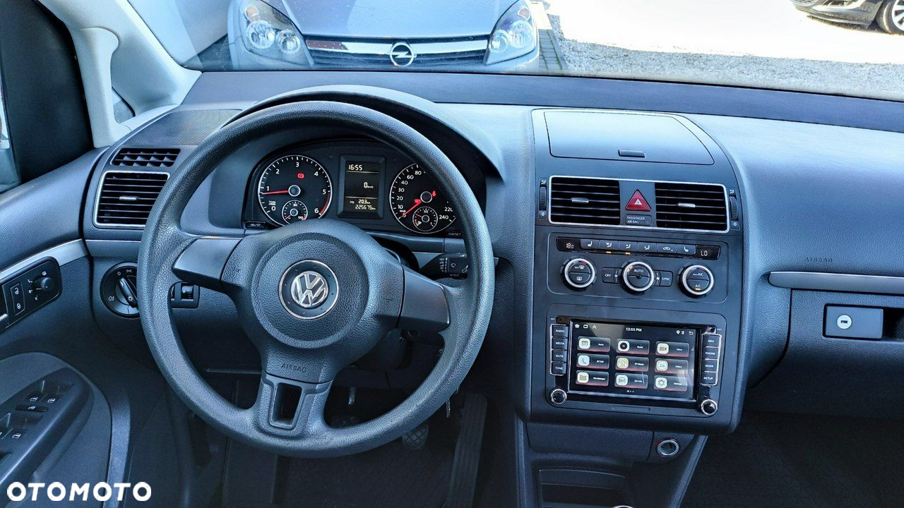 Volkswagen Touran - 31