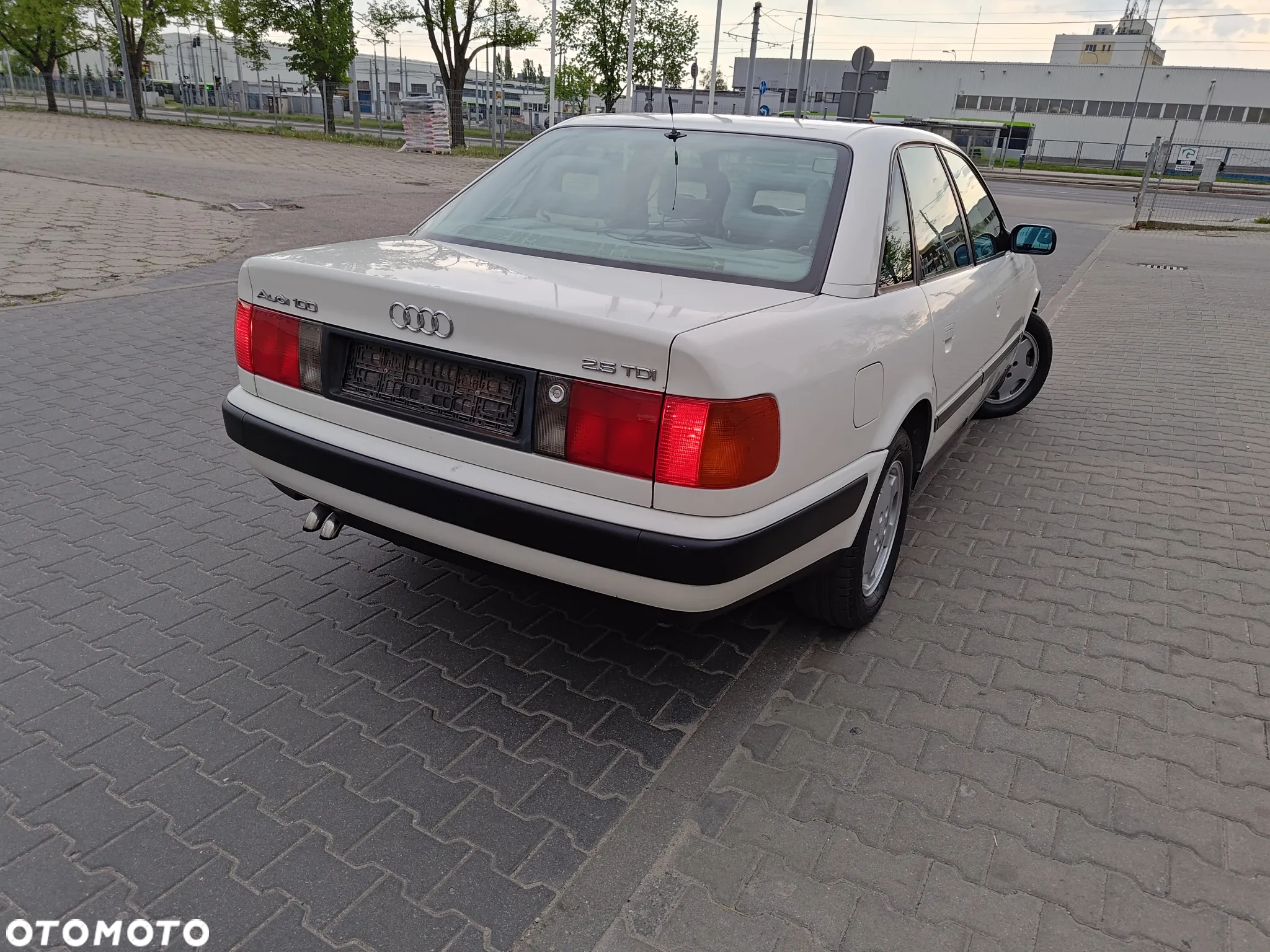 Audi 100 - 12