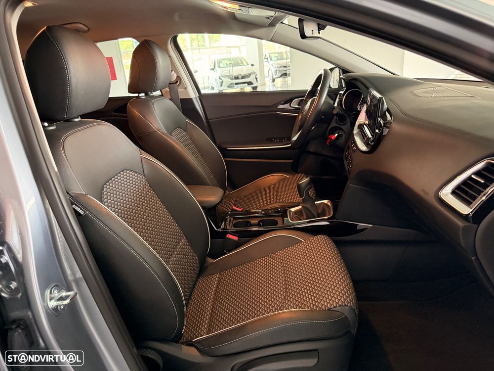Kia XCeed - 16