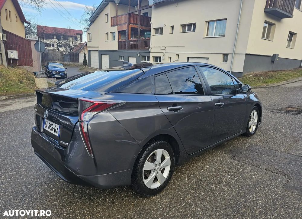 Toyota Prius Hybrid Executive - 9