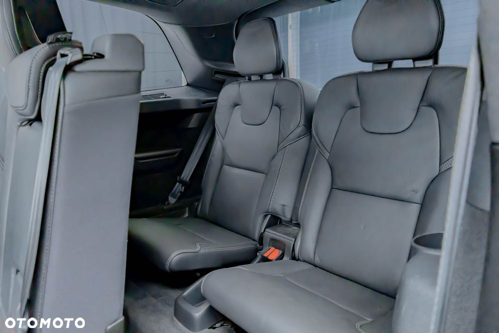 Volvo XC 90 T8 AWD Plug-In Hybrid R-Design 7os - 36