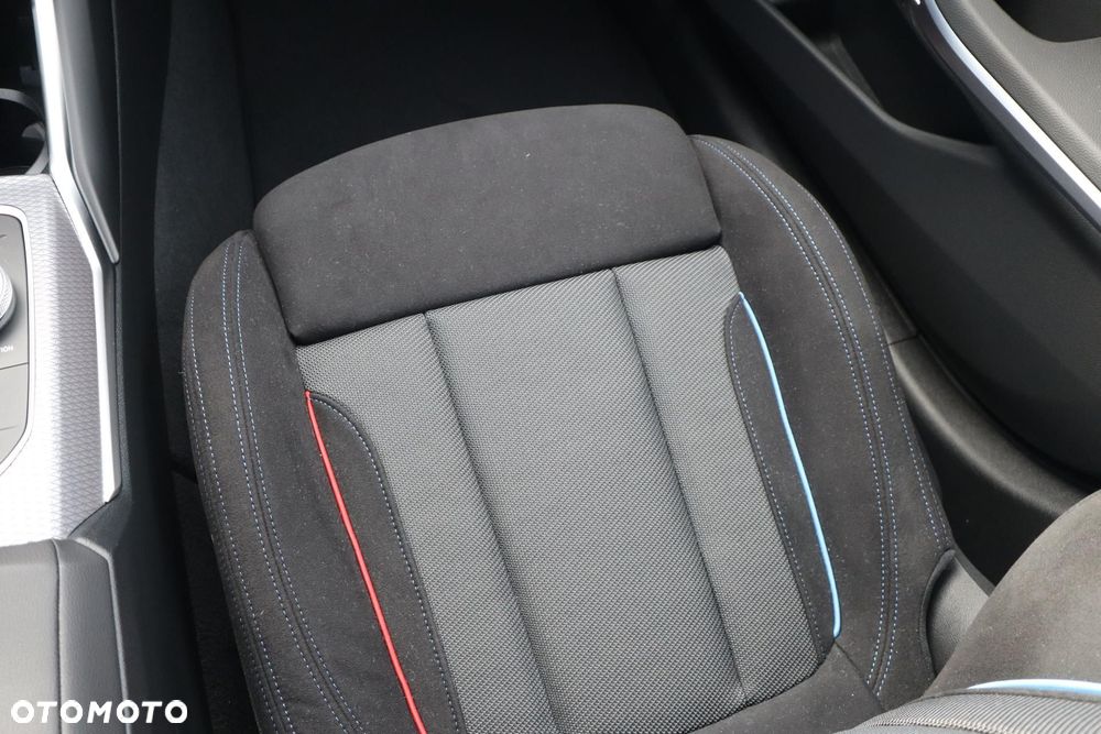 BMW Seria 3 330i M Sport - 19