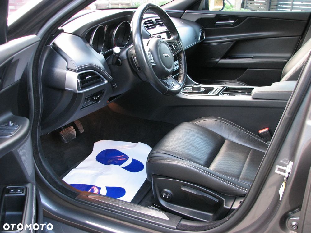 Jaguar XE 20d R-Sport - 14