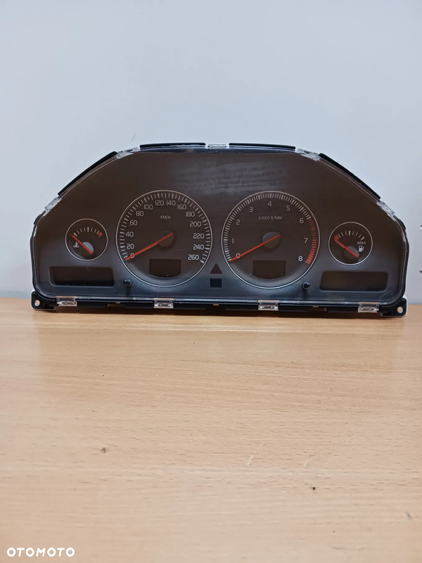 Licznik zegar Volvo S60 V70 XC70 S80 XC90 lift benzyna 30746097 EUROPA