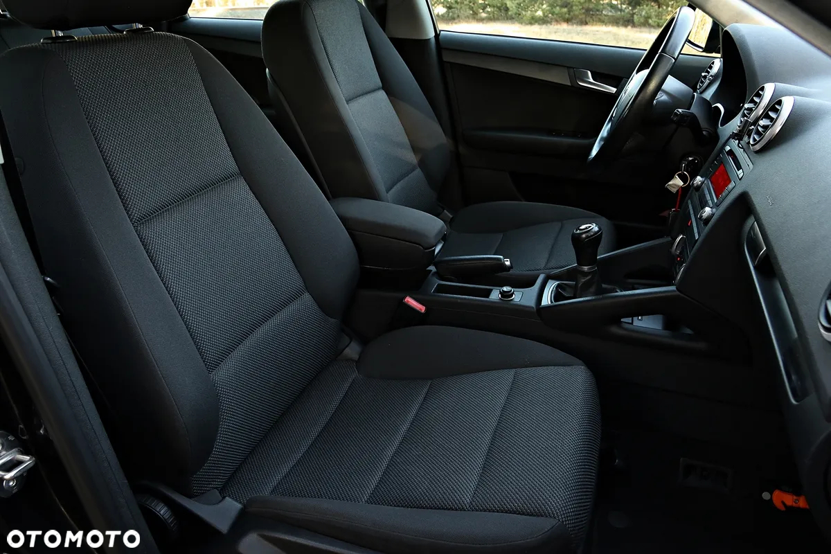 Audi A3 1.6 TDI Ambiente - 32