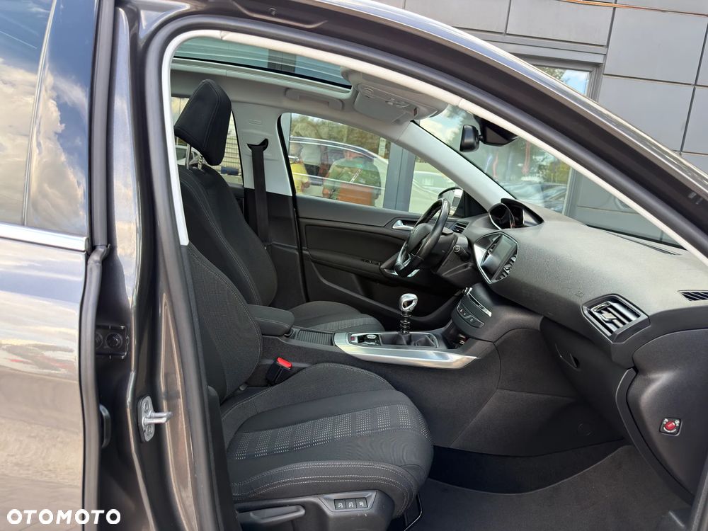 Peugeot 308 1.2 PureTech Allure S&S - 32