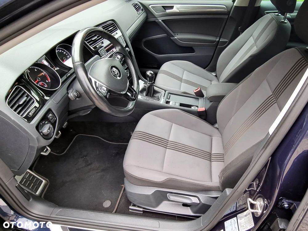 Volkswagen Golf - 17