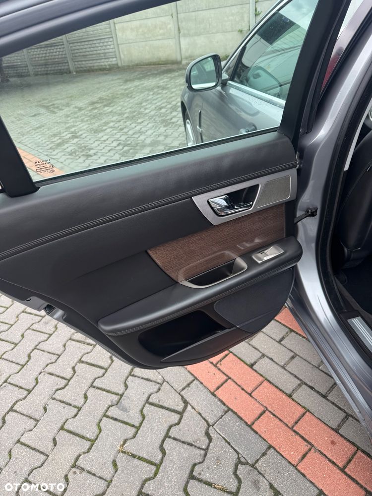 Jaguar XF 3.0 V6 Premium Luxury - 26