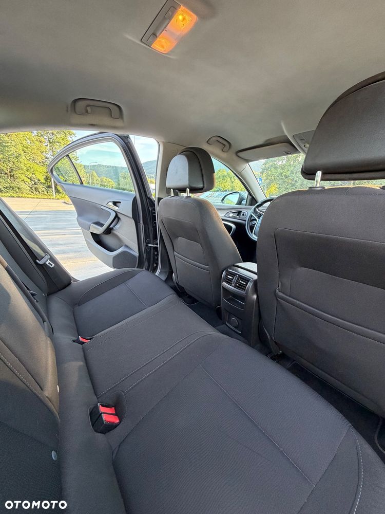 Opel Insignia 1.8 - 10