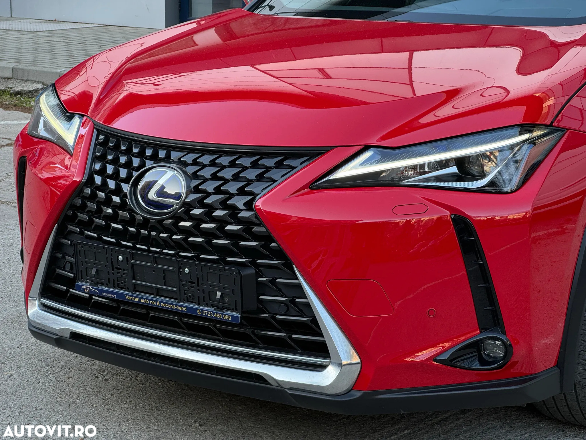 Lexus UX 250h 2.0L HEV 20H- (178 HP) 4X2 CVT Executive - 7