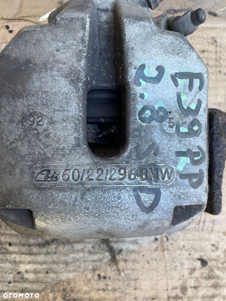 zacisk hamulca prawy przód bmw seria 5 e39 2.3 2.3 2.8 i 60/22/296 - 2
