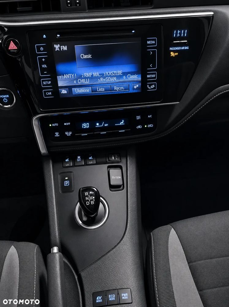 Toyota Auris Hybrid 135 Prestige - 9