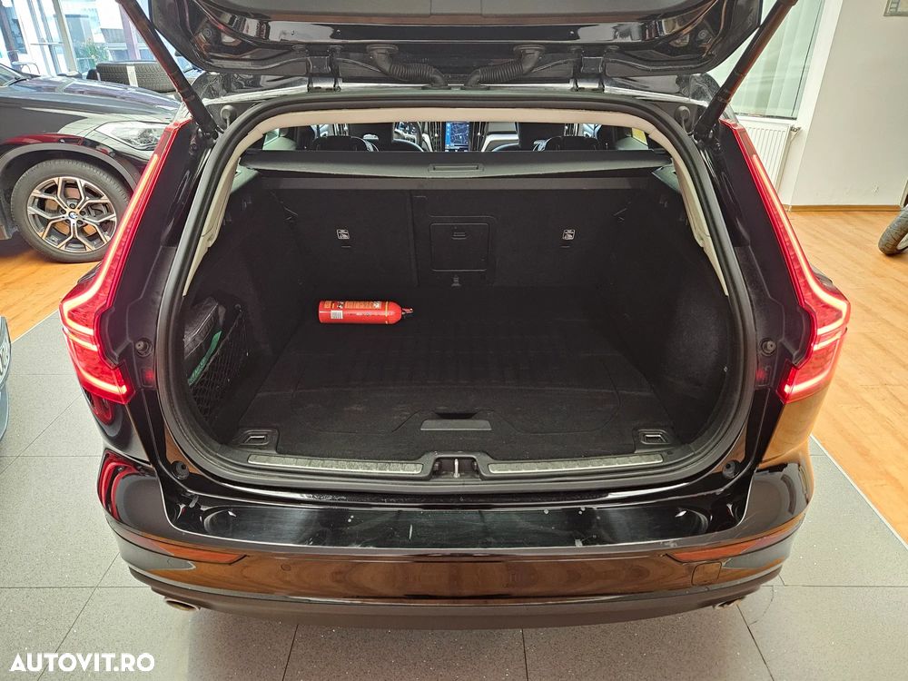 Volvo V60 B4 MHEV AT8 FWD Momentum Pro - 11