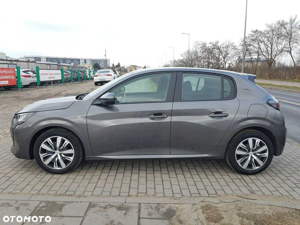 Peugeot 208 - 8