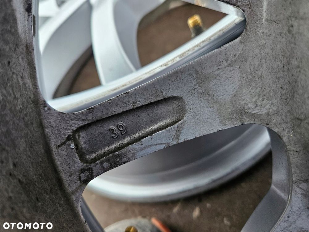 TOYOTA PRIUS PLUS felgi 16" kołpaki komplet - 9