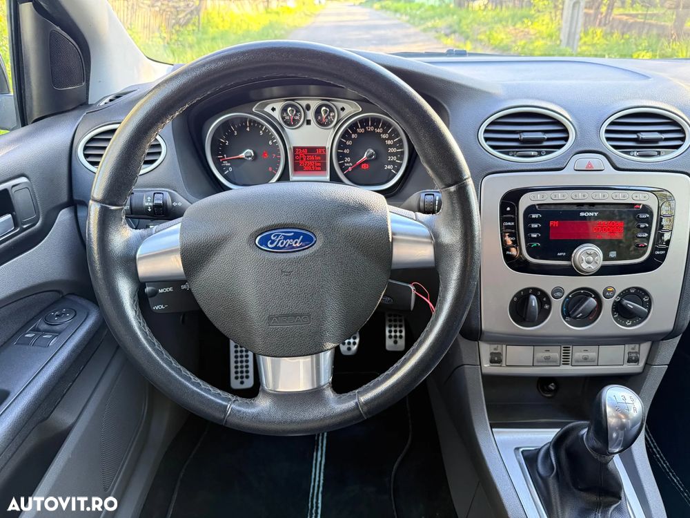 Ford Focus 1.6i 16V Trend - 10