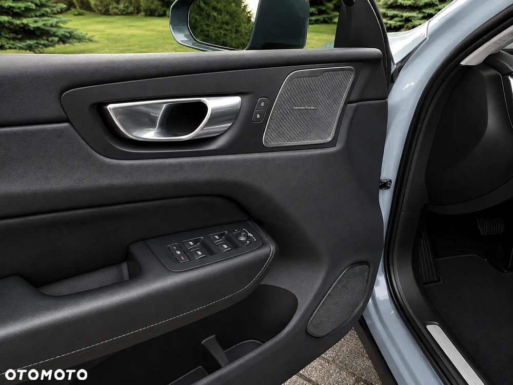 Volvo XC 60 B4 D AWD Momentum Pro - 11