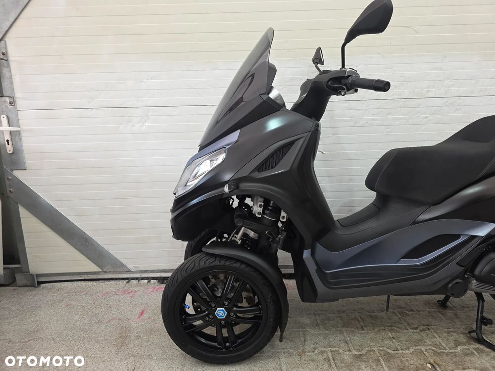 Piaggio MP-3 - 10