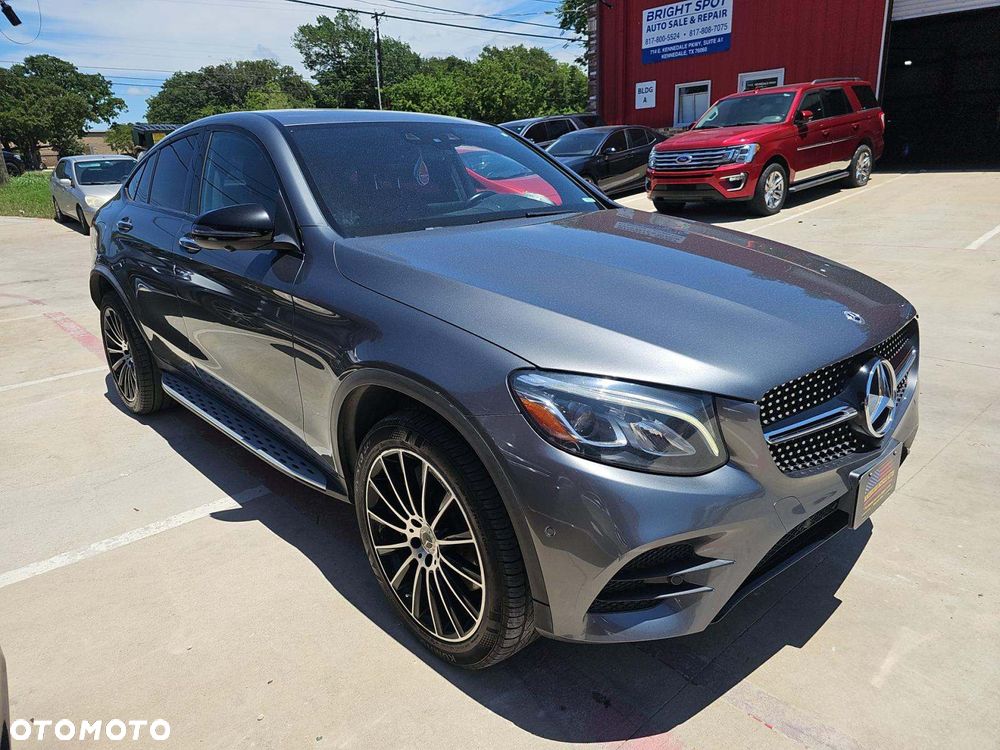 Mercedes-Benz GLC 300 4Matic 9G-TRONIC AMG Line - 2