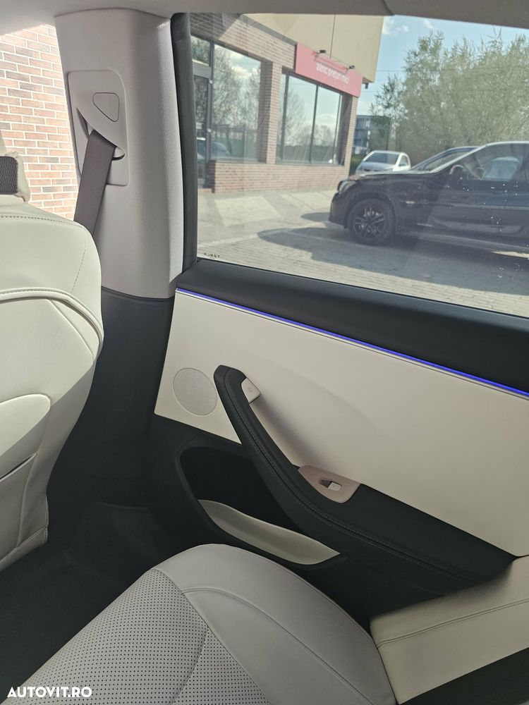 Tesla Model 3 RWD - 12