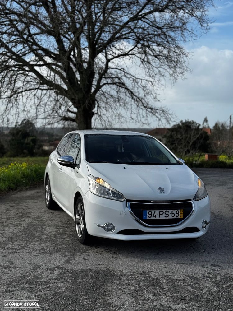 Peugeot 208 1.4 HDi SE Style - 1