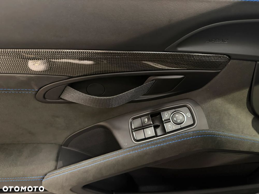 Porsche 718 Spyder - 25