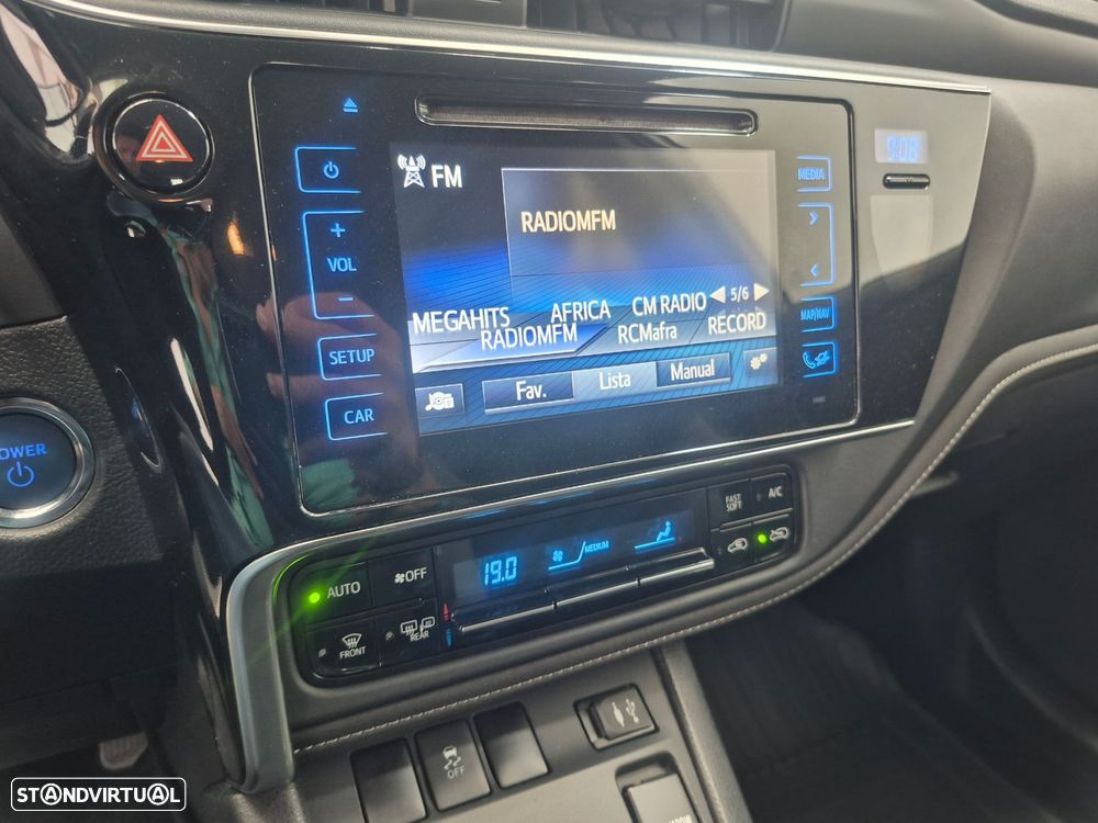 Toyota Auris Touring Sports 1.8 HSD Freestyle - 16