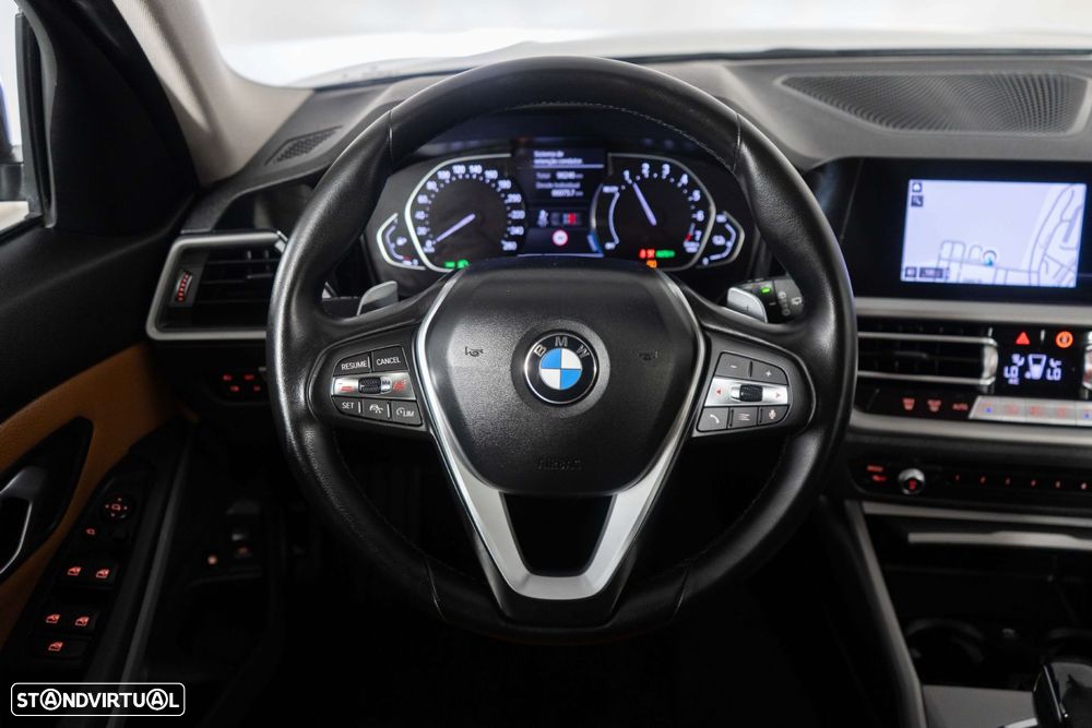 BMW 330 e Line Luxury Auto - 23
