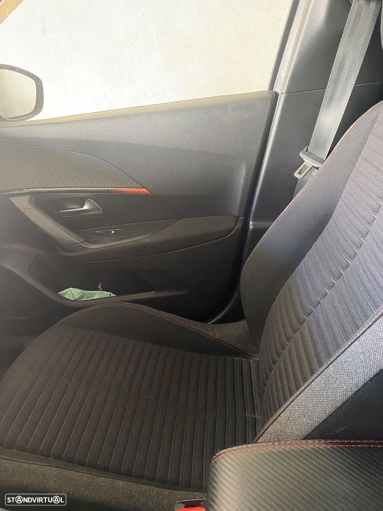 Peugeot 2008 1.2 PureTech Active - 12