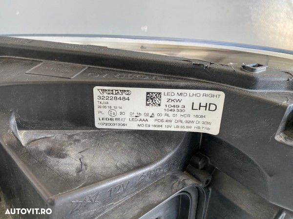 Far dreapta MID LED LHD VOLVO V40 2012-2019 32228484 - 3