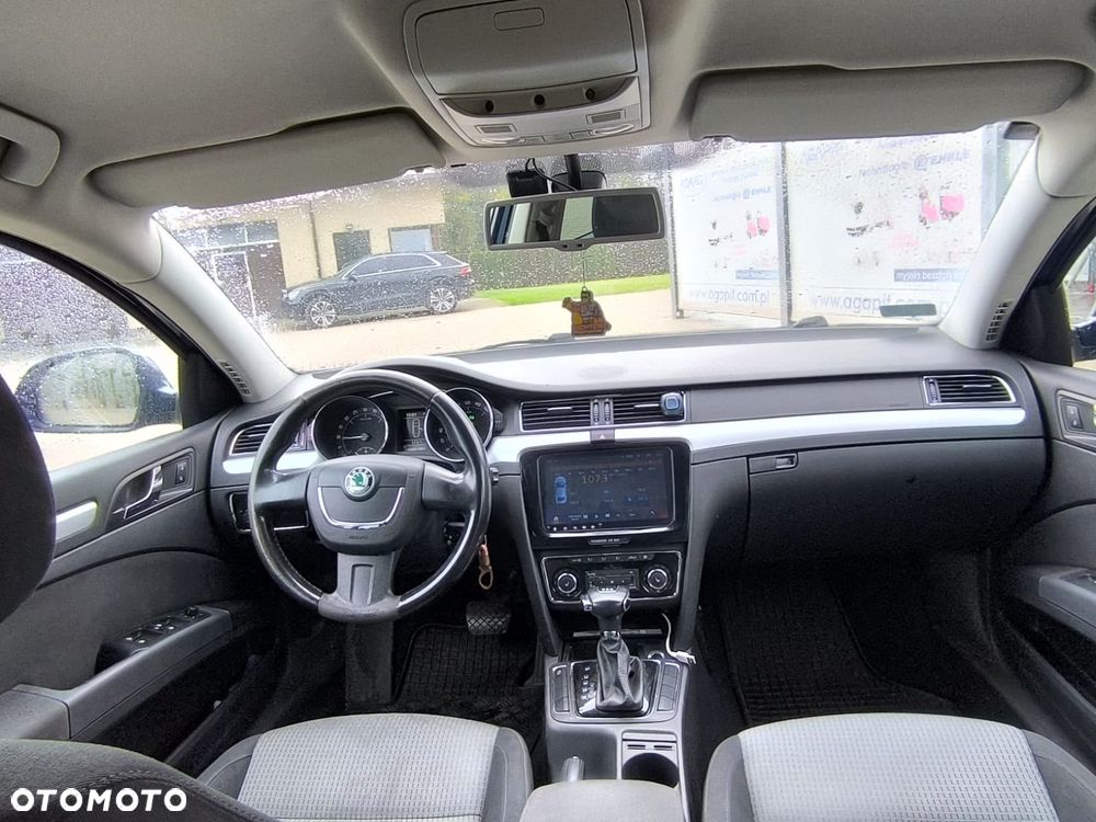 Skoda Superb 2010 photo 5