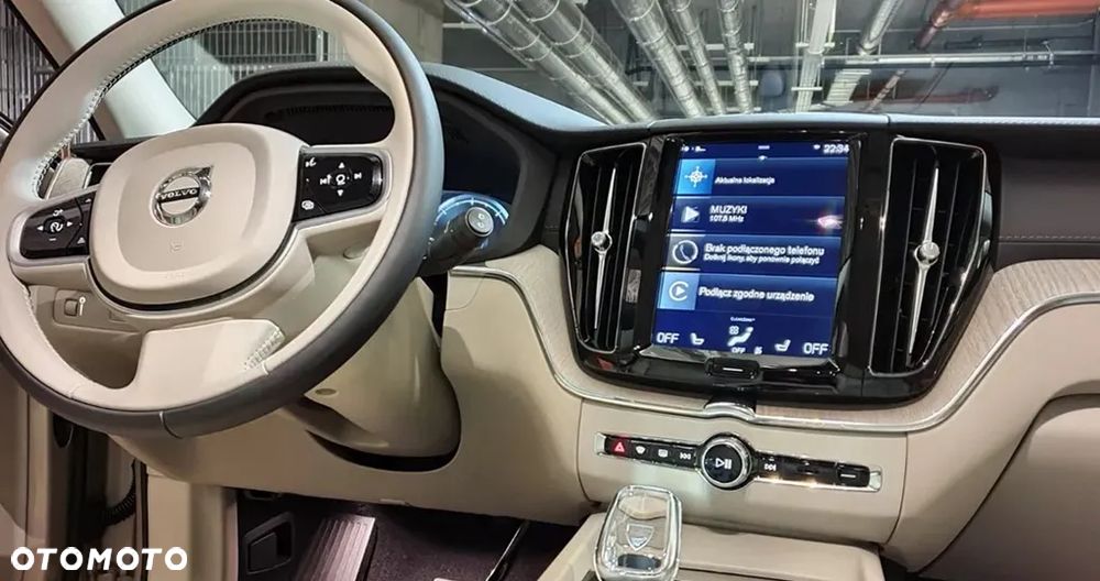 Volvo XC 60 D4 R-Design - 19