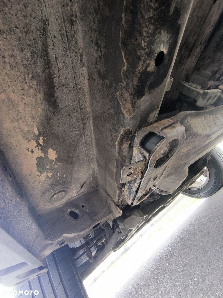 Suzuki Grand Vitara 2.0 Comfort + - 27